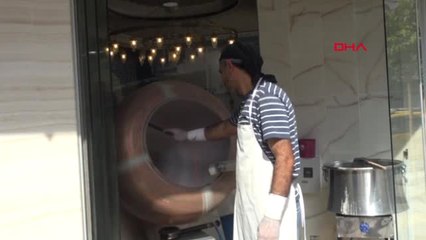 Elazığ'da Günde Bir Ton Badem Şekeri Üretiliyor