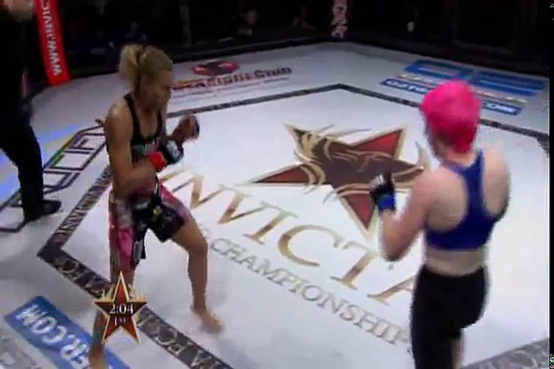 Barb Honchak (6-2) vs. Aisling Daly (13-3) Invicta FC 3