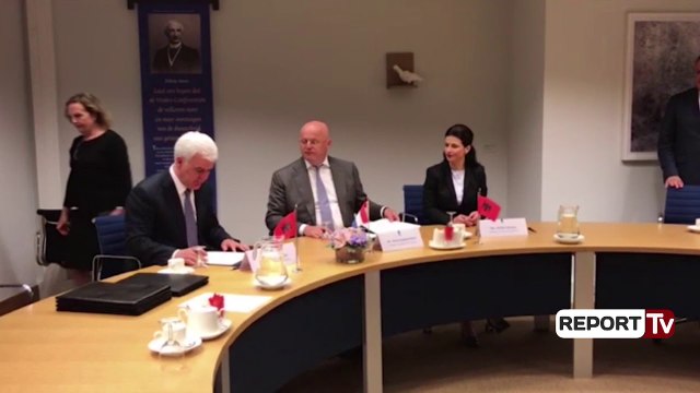 Report TV - Holandë, Xhafaj dhe Gjonaj nënshkruajnë marrëveshje bashkëpunimi në luftën kundër krimit