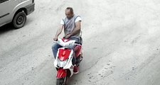Antalya'da Motosikletli  Tacizci Paniği! Parkta Oturan Kızlara Cinsel Organını Gösterdi