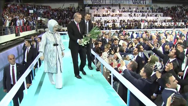 AK Parti seçim beyannamesini açıklıyor - Cumhurbaşkanı Erdoğan partilileri selamladı - (2) - ANKARA