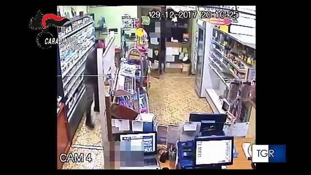 Puglia: rapinavano le piccole attività con metodi brutali, arrestati - il video delle telecamere di videosorveglianza