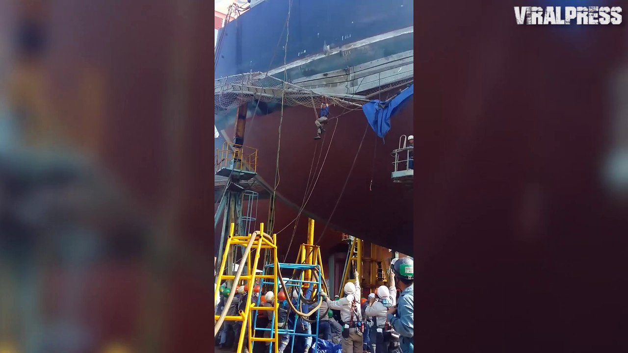 Builders Rescued From Ship Scaffolding Accident
