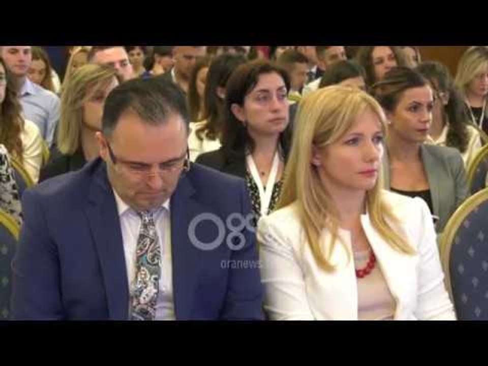 Ora News - Edukim financiar edhe në gjimnaze