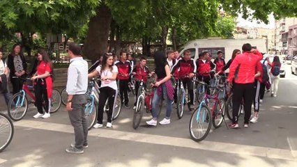 Engelli Öğrencilerden "Ritim Basketbol" Gösterisi