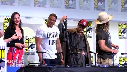 JUSTICE LEAGUE Assemble At Comic Con - Ben Affleck, Gal Gadot, Ezra Miller, Jason Momoa, Ray Fisher