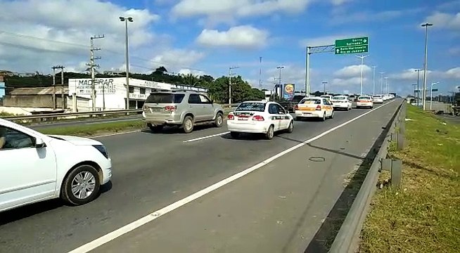 Carreata dos taxistas saiu da BR 262, em Cariacica, na manhã desta quinta-feira (24)