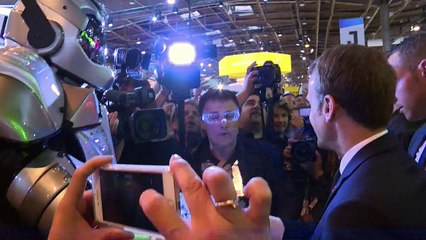 Macron à Vivatech: "il ne faut pas avoir peur du robot"