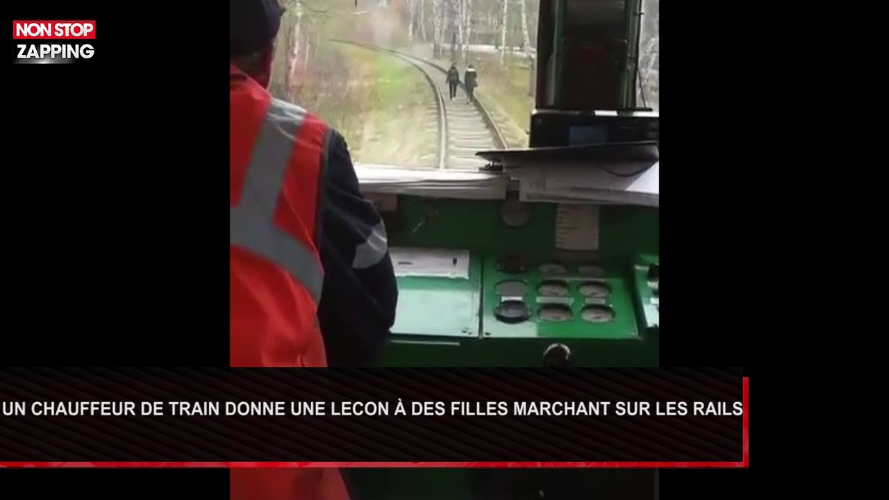 Un chauffeur de train donne une bonne leçon à des filles qui marchent sur les rails (Vidéo)