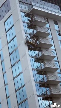 Ces laveurs de vitre on beaucoup de chance dans leur malheur : corde qui touche un cable électrique