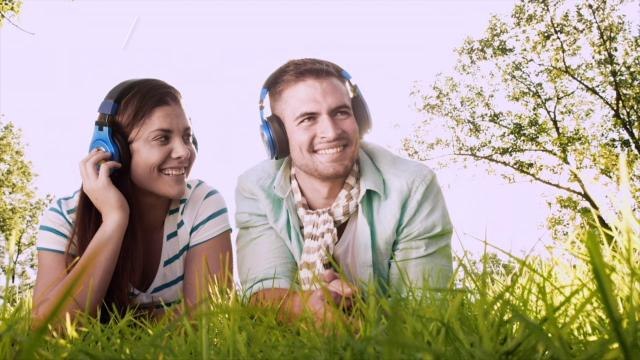 Playing Music While Placing an Order Could Affect What You Eat