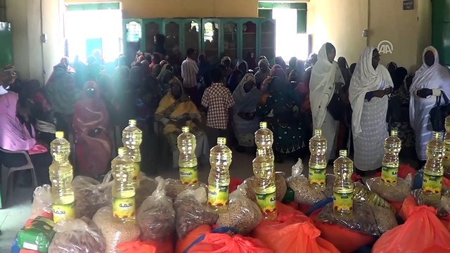 Türkiye, Sudanlı yetimleri sevindirdi - HARTUM