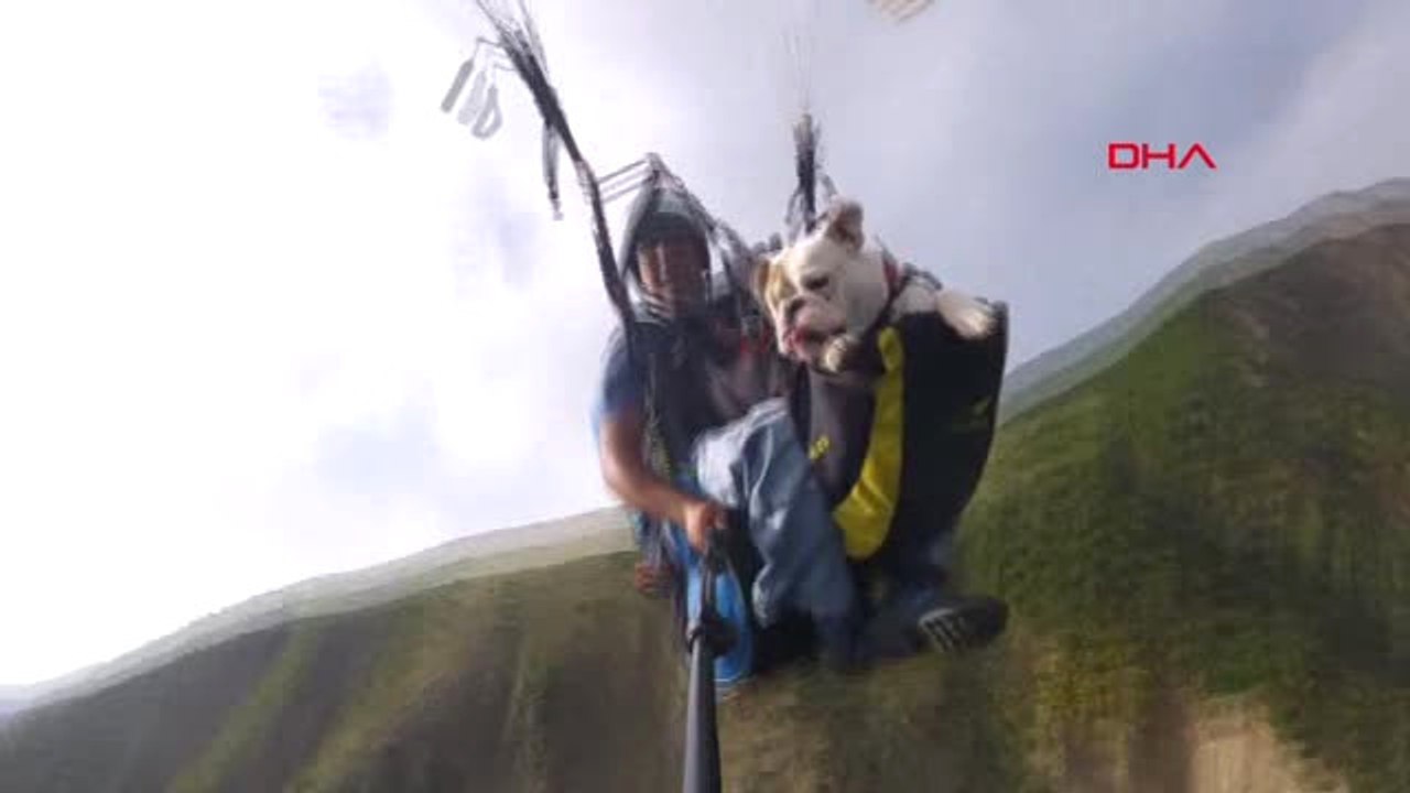 Tekirdağ Köpeğiyle Birlikte Yamaç Paraşütü Yaptı