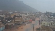 إعصار مكونو يضرب جزيرة سقطرى اليمنية