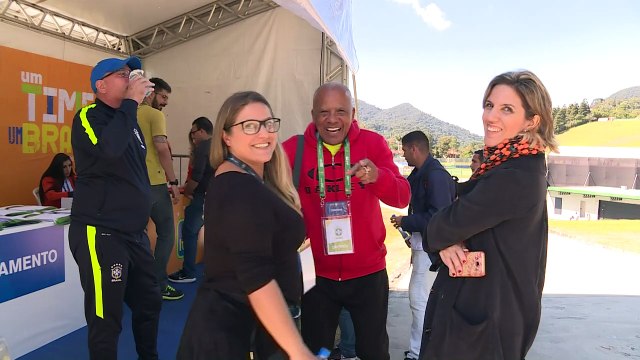 Dadá Maravilha e Zagallo visitam seleção na Granja Comary