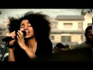 Nneka zet haat om in liefde