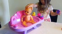 Bañera de Juguete con Bebé - Las Aventuras del Bebé - Capítulo 1