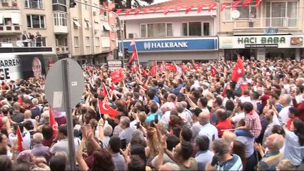 Télécharger la video: Cumhurbaşkanı adayı Muharrem İnce: “Yaz bir Kanun Hükmünde Kararname çıkar, 3 bin 600. Hadi yiğitsen ver, hemen yarın sabah ver. Yaz bir KHK”