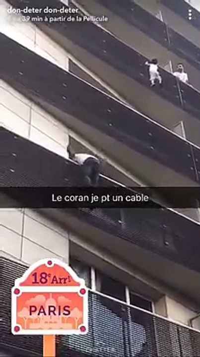 A Paris, un homme escalade 4 étages à mains nues pour sauver un bébé suspendu dans le vide