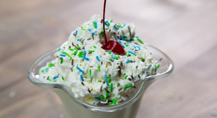 طريقة تحضير ميلك شيك بمزيج الكيك الملون