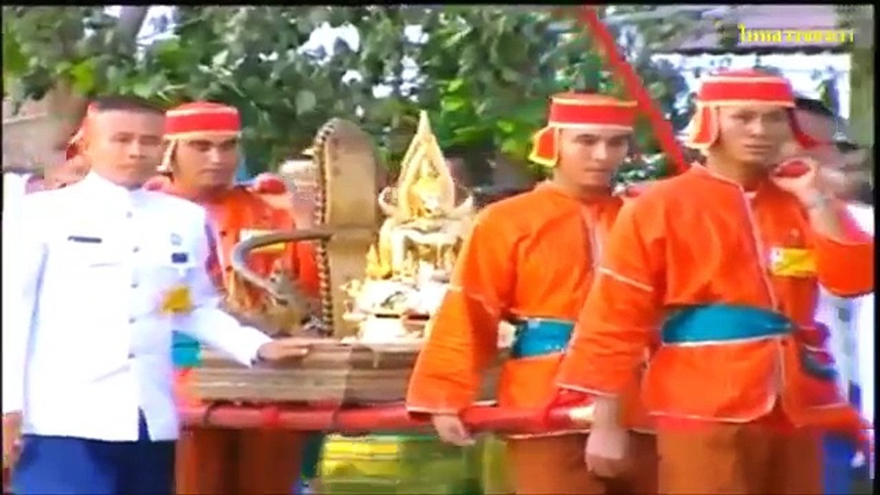 ท่านผู้หญิงศรีรัศมิ์ อดีตพระวรชายาผู้อ่อนน้อมถ่อมตน งามสง่า พระราชินีในดวงใจคนไทย!