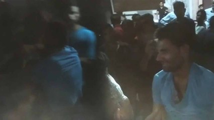 फोन पर बात करते-करते बैठ गया दूसरे की गाड़ी पर, चोर समझ कर लोगों ने पीट दिया