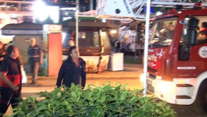 Kitap almak için tırmandığı ağaçta mahsur kaldı