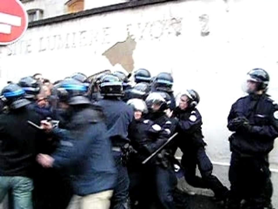 Lyon 2 Intervention policière 06 Décembre 2007 (Suite)