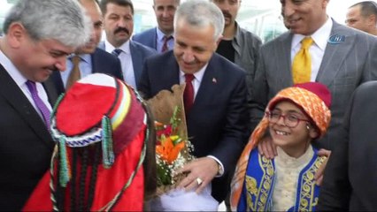 Bakan Arslan’a coşkulu karşılama