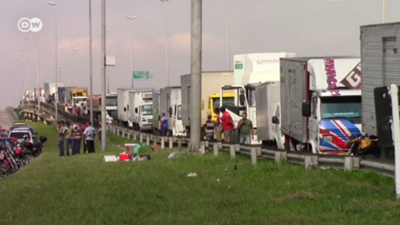 Governo anuncia acordo, mas fim da greve dos caminhoneiros é incerto
