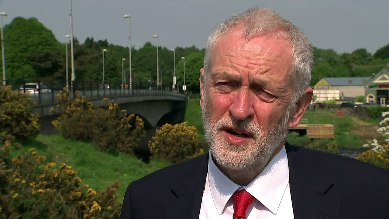 Jeremy Corbyn visits Irish border