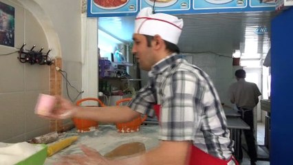 Simav’ın asırlık tahinli pidesine ilgi