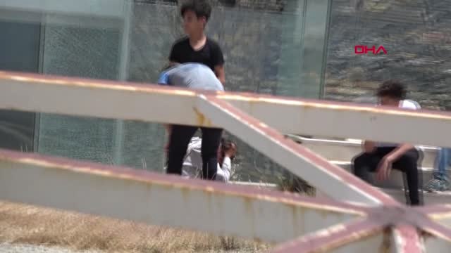 Muğla Erkek Arkadaşı Bikinili Fotoğrafını Paylaşınca Sinir Krizi Geçirdi