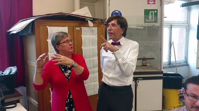 Mons: Elio Di Rupo en professeur à Saint-Luc