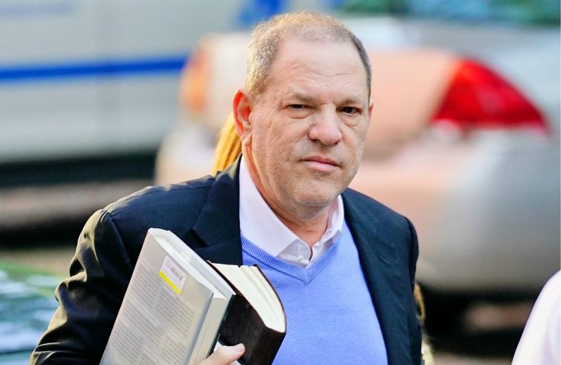 Harvey Weinstein stellt sich der New Yorker-Polizei
