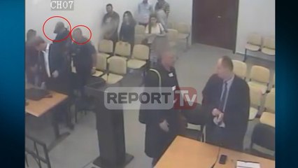 Download Video: Arratisja e të riut nga Gjykata e Vlorës, lirohen nga burgu dy policët e ndaluar