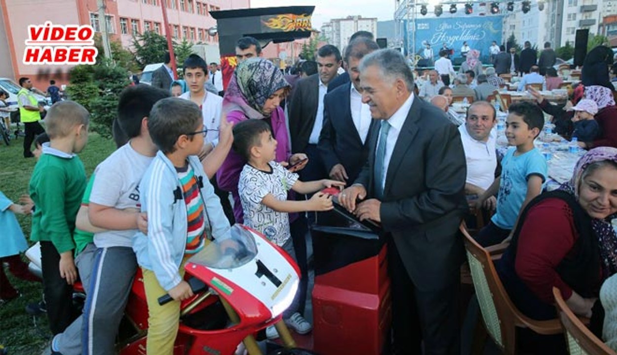 (25 Mayıs 2018) BÜYÜKKILIÇ; ESENYURT’TA MAHALLEMDE İFTAR VAR SOFRASINDA