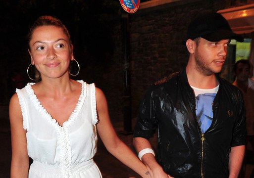 Sevgilisinden Ayrılan Sinan Akçıl Eski Aşkı Hadise'ye Laf Attı