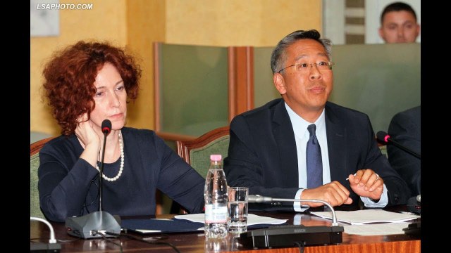 Report TV - Ikin Donald Lu dhe Romana Vlahutin, zbulohet emri i ambasadorit të ri të BE në Shqipëri
