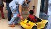 Chirurgie: les enfants vont au bloc en voiture électrique