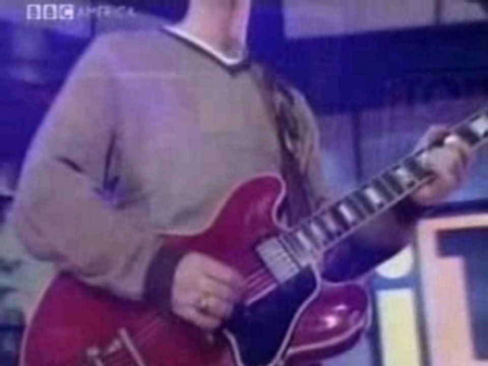 Oasis - Stop Crying Your Heart Out (Top Of The Pops)