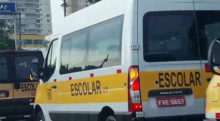 Transporte escolar adere à greve e trava rodovias do país