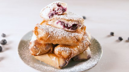 We Can't Stop Eating These Blueberry Cheesecake Egg Rolls