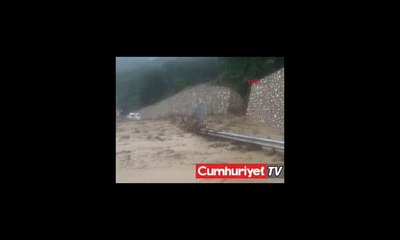 Bursa'da sel hayatı olumsuz etkiliyor