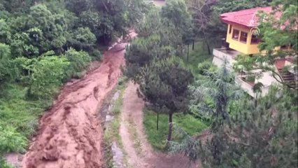 Sağanak, Derede Taşkınlara Neden Oldu (1)