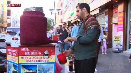 Diyarbakırlılar Ramazan'da meyan şerbeti ile serinliyor
