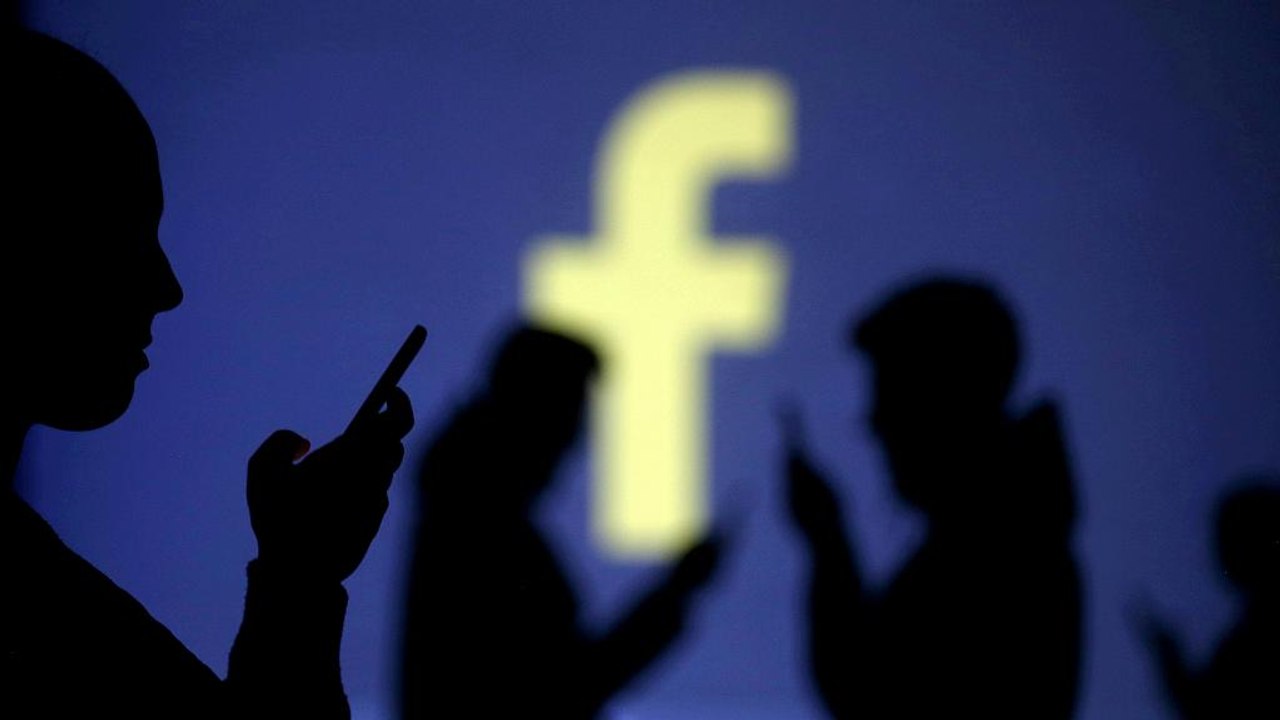 Facebook обвинили в шпионаже через мобильные пр...