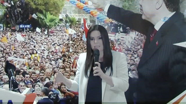 Çalışma ve Sosyal Güvenlik Bakanı Jülide Sarıeroğlu: “Bundan sonra beni son kez topuklu ayakkabıyla göreceksiniz. Seçim günü ve sonrasında hep birlikte sahalarda, vatandaşlarımızın sorunlarına, isteklerine, taleplerine güçlü şekilde cevap ver