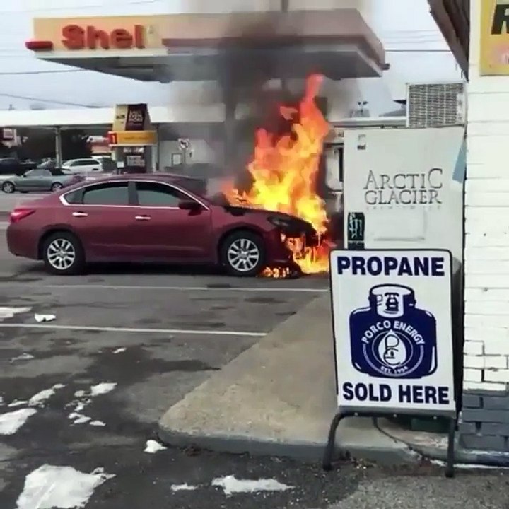 He left the cafe, and the car was already burnt.