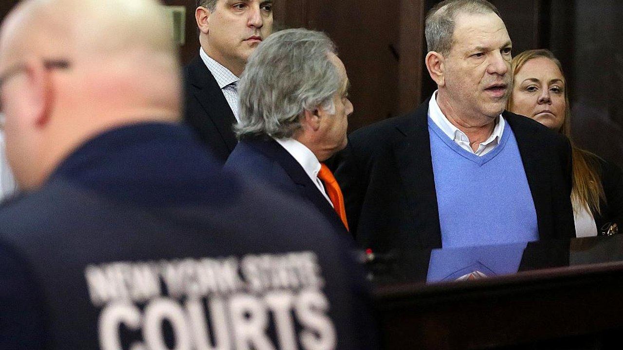 Angeklagt wegen Vergewaltigung: Weinstein auf Kaution frei